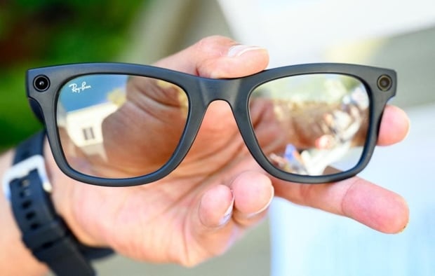 Meta's first smart glasses with a display are cheaper than expected