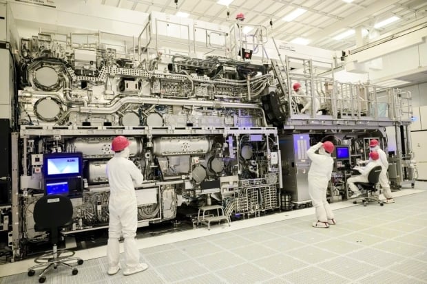 Intel increases ASML's new High-NA EUV machine orders, ready for 14A process against TSMC
