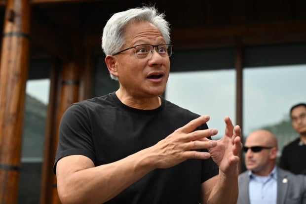 NVIDIA CEO responds to AMD signing 10% of its company over to OpenAI 651165156