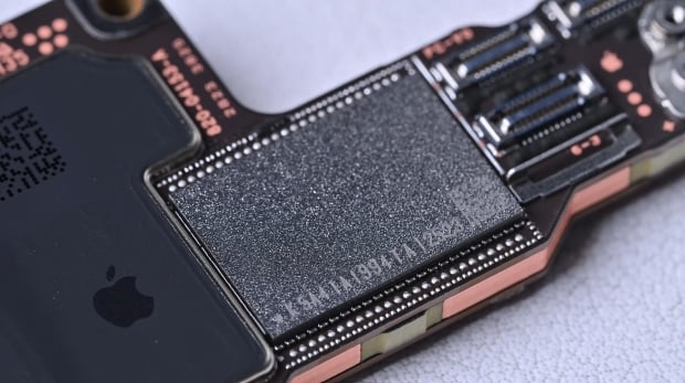 Apple's new iPhone 17 Pro Max storage mod saves $800 in 'Apple Tax', upgraded from 256GB to 2TB 302