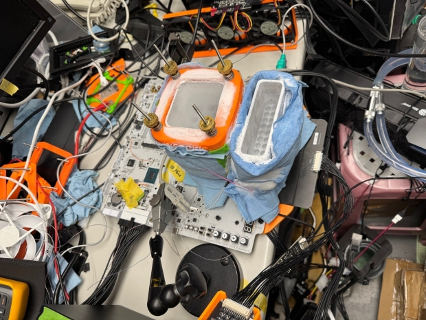 GIGABYTE sets record DDR5 speed OC world record on Z890 AORUS Tachyon ICE mobo with 13,034 MT/s 01