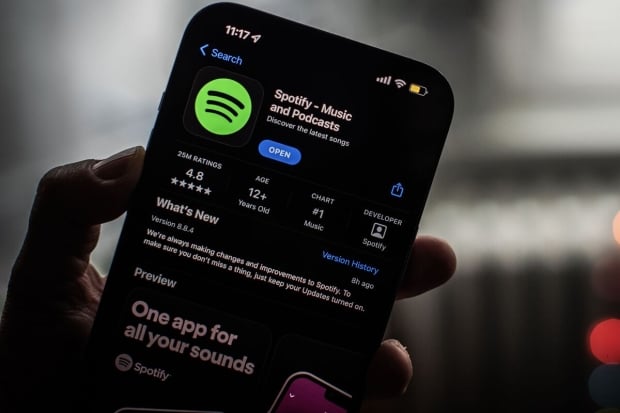 Spotify hit with lawsuit over 'billions' of fake Drake streams 948989