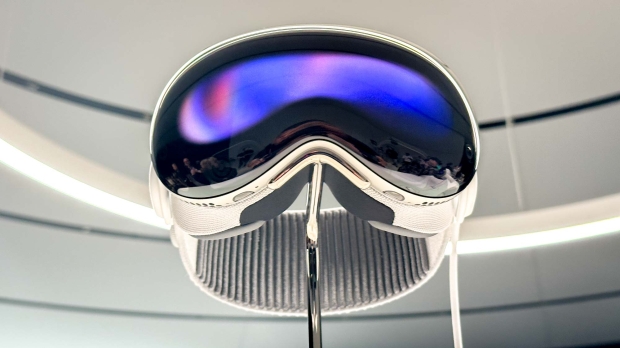 Open enlarged image Samsung no longer making low-cost displays, creating trouble for Apple's new Vision Air headset