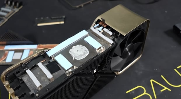 NVIDIA TITAN Ada prototype GPU teardown: angled PCB, 48GB GDDR6X, 900W power design 24