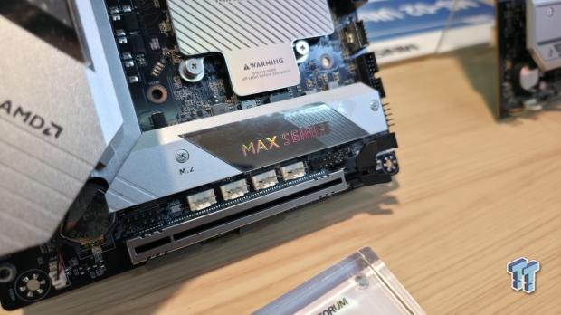 Minisforum BD395i MAX motherboard at CES 2026: built-in AMD Strix Halo APU, use your own GPU 04