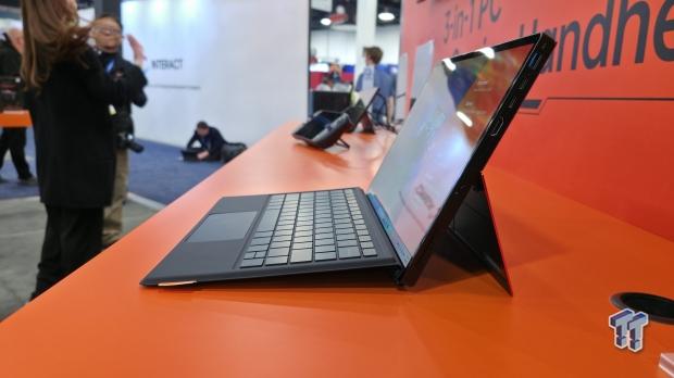 OneXPlayer showcases new Super V gaming tablet at CES 2026: 2-in-1 system with Panther Lake CPU 05