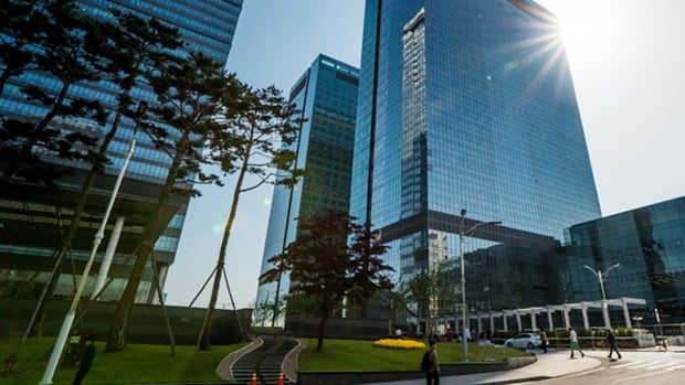 80% price hike for Samsung RAM rumor is debunked - memory situation is bad, but not that dire