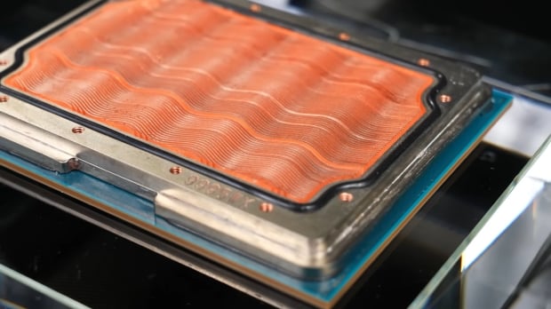 AMD Threadripper PRO 9995WX mod: custom IHS as waterblock, keeps CPU under 50W at 1550W power 303