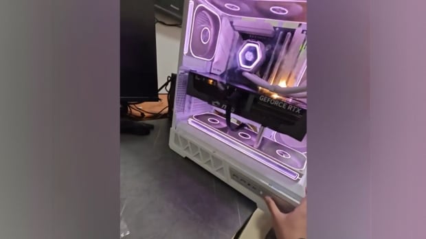 GeForced RTX 5090 on fire, image credit: Bilibili user ??????