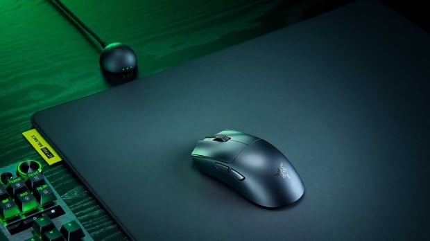 Razer Viper V4 Pro wireless esports gaming mouse packaging