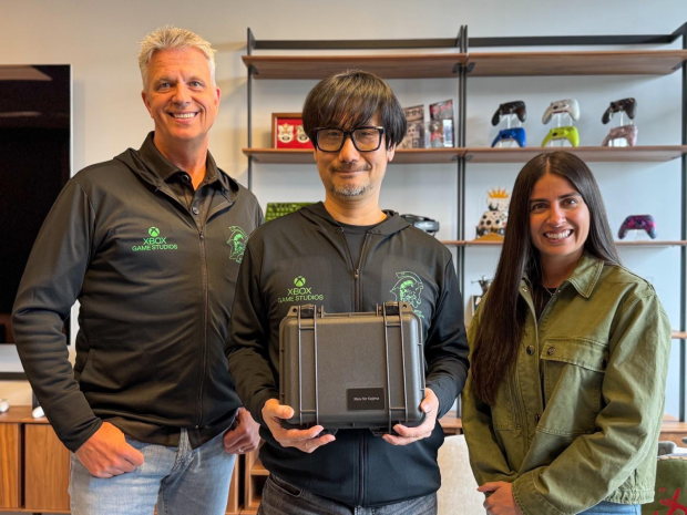 Hideo Kojima seen holding mysterious Xbox in a box, could it be a next-gen cloud device or Sebile direct-to-cloud controller? 1
