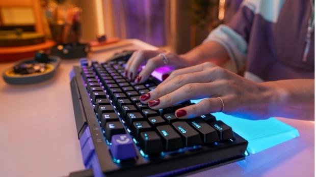 Logitech's new G512 X gaming keyboard supports analog and mechanical switches at the same time 3