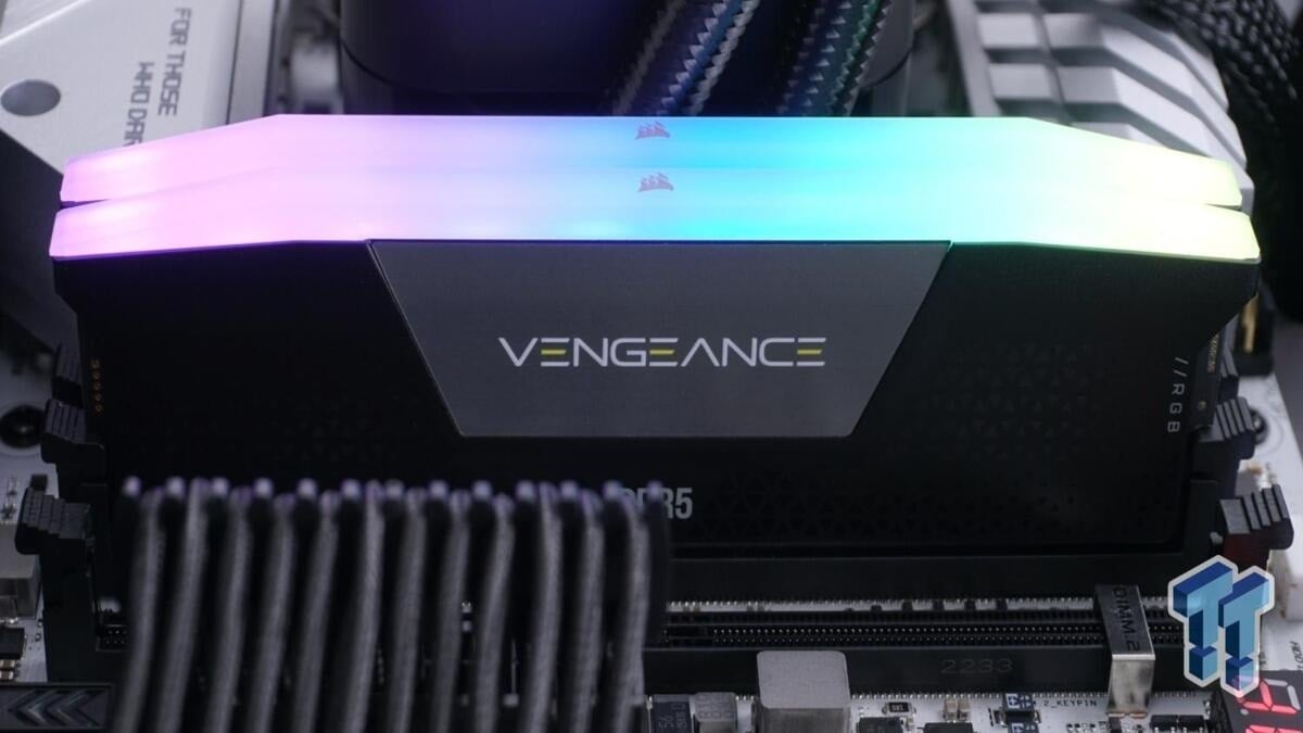 GIGABYTE's new D5 Single Boost can push a single DDR5 stick to 8,400 MT/s