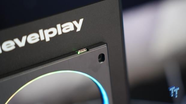 Levelplay's Newtro liquid cooler adds a turnable fan speed knob to your PC 4