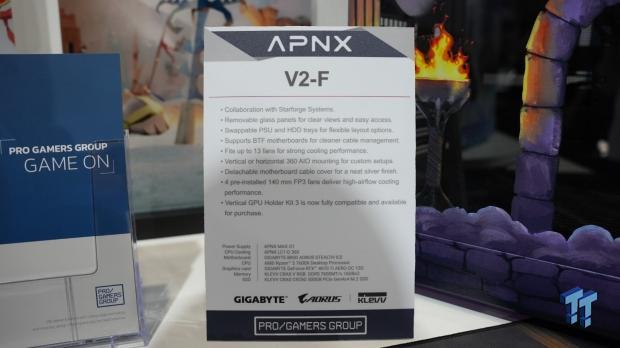 This Old School RuneScape-themed PC case and keyboard almost brought a tear to my eye 3