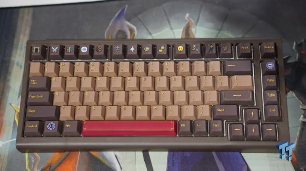 This Old School RuneScape-themed PC case and keyboard almost brought a tear to my eye 4