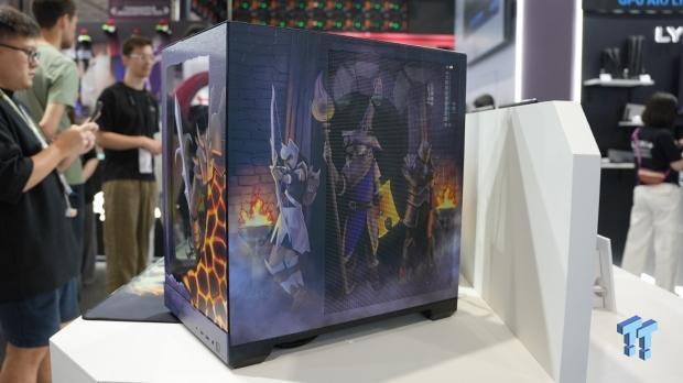 This Old School RuneScape-themed PC case and keyboard almost brought a tear to my eye 9
