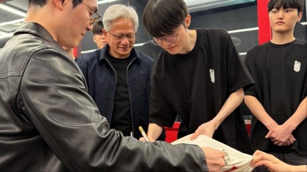 NVIDIA's Jensen Huang meets T1 Esports team and Faker, gifts a signed RTX 5090