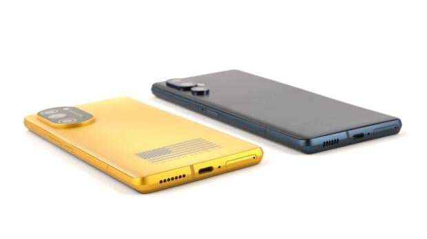 The Trump Mobile T1 teardown reveals it's basically an HTC phone wearing gold paint