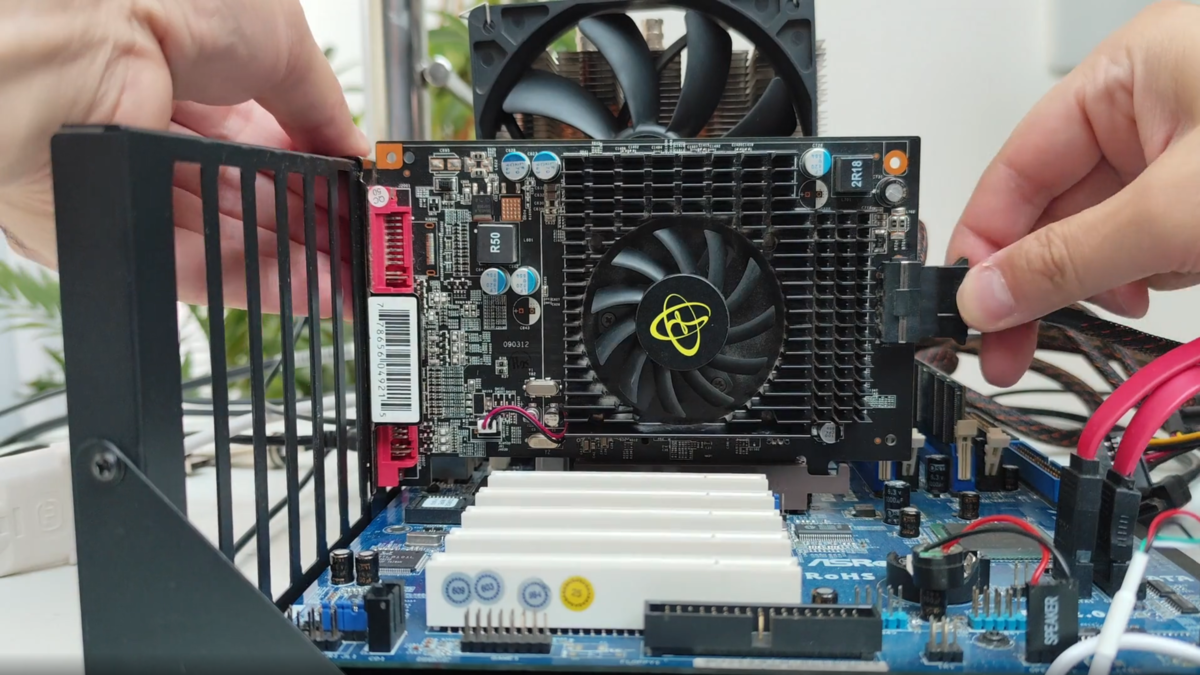 A modder just got Windows 11 running on a DDR1 system from the early 2000s
