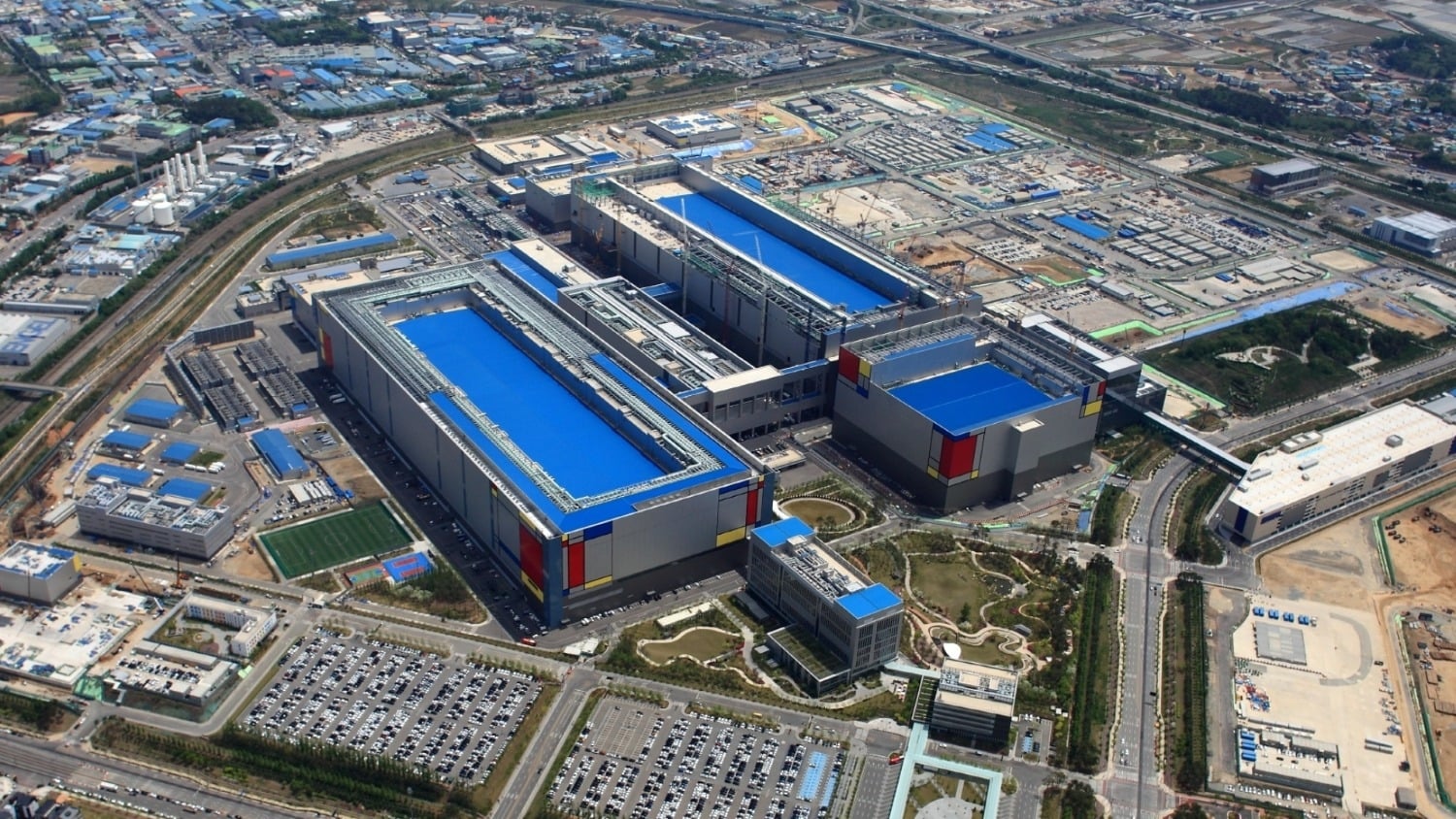 South Korea is investing $520 billion in Samsung and SK Hynix to build more HBM fabs for AI