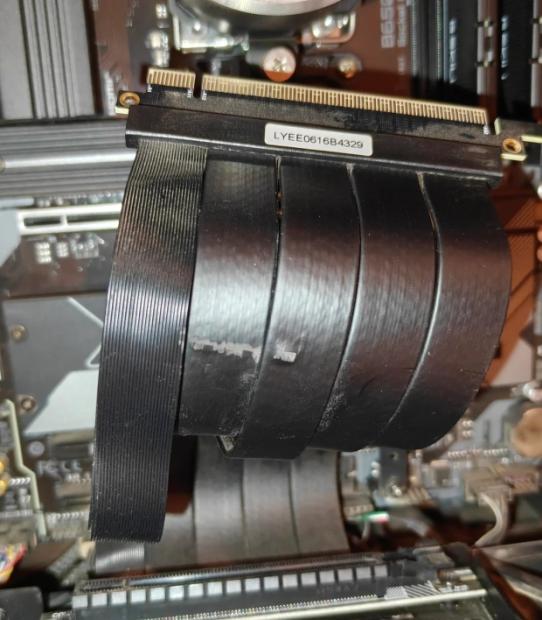 RTX 5090 backplate melts the insulation off a PCIe riser cable in a vertical mount setup 2