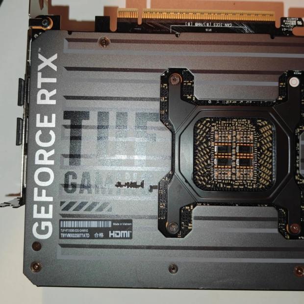 RTX 5090 backplate melts the insulation off a PCIe riser cable in a vertical mount setup 3
