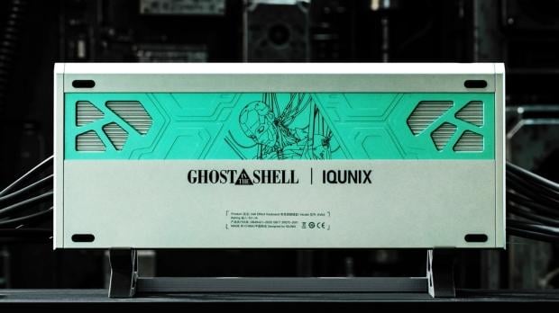 Ghost in the Shell and Cyberpunk fans will definitely want to check out this new keyboard from IQUNIX 1