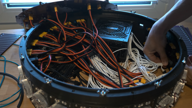 Engineer builds his own graphics card because modern GPUs are too expensive 3
