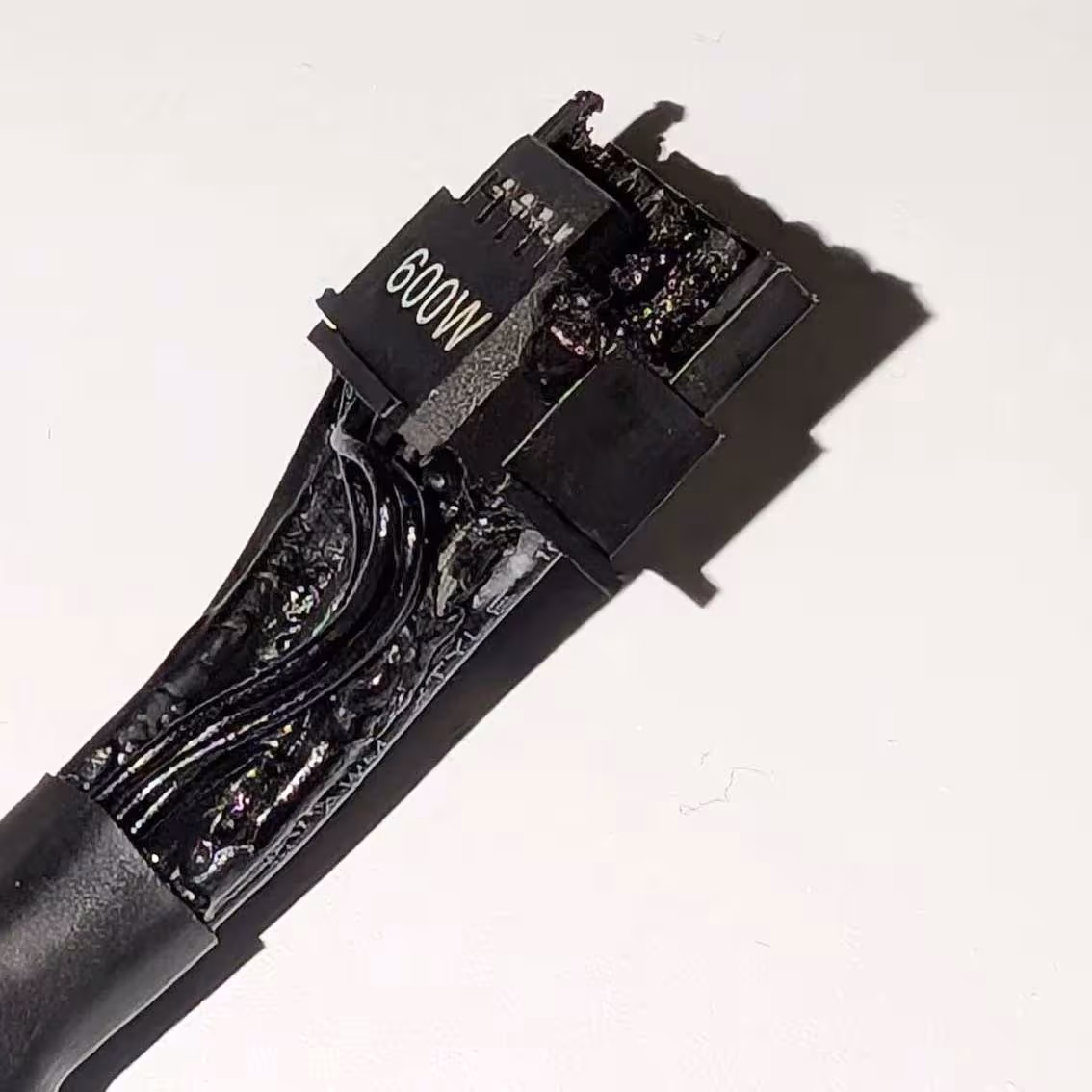 112586_5_another-rtx-5090-power-connecto