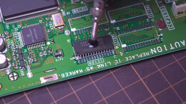 Modders upgrade the original PlayStation's RAM from 2MB to 16MB 3