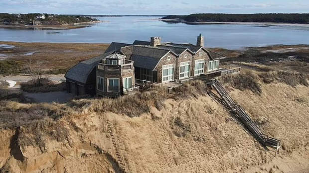 Man sues JPMorgan for approving mortgage on $5.5m mansion headed for the sea 2
