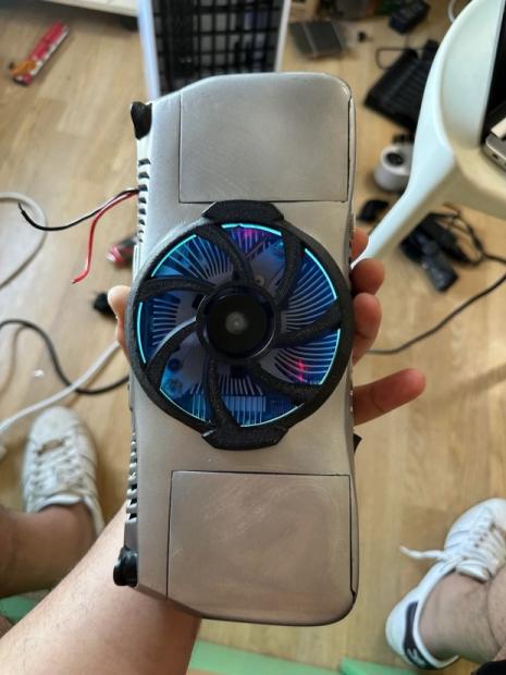 Redditor builds his own PS4 handheld, the 'PS4P' has a 1080p screen and a cooling fan from a GTX 750 5
