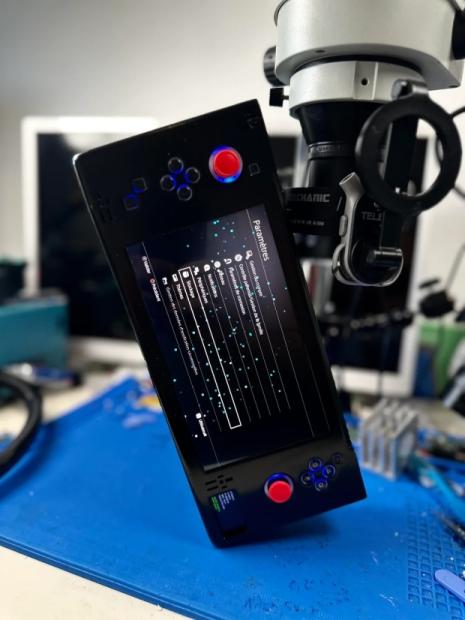 Redditor builds his own PS4 handheld, the 'PS4P' has a 1080p screen and a cooling fan from a GTX 750 6