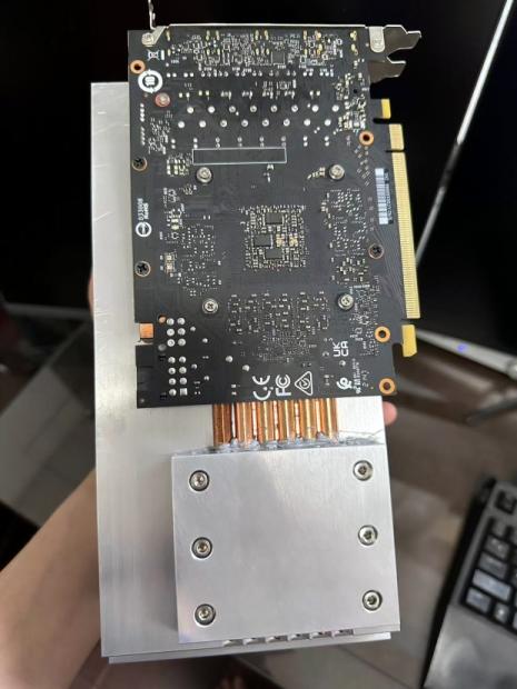 Modder straps a 2.5kg heatsink to an RTX 4060 for completely fanless cooling 4