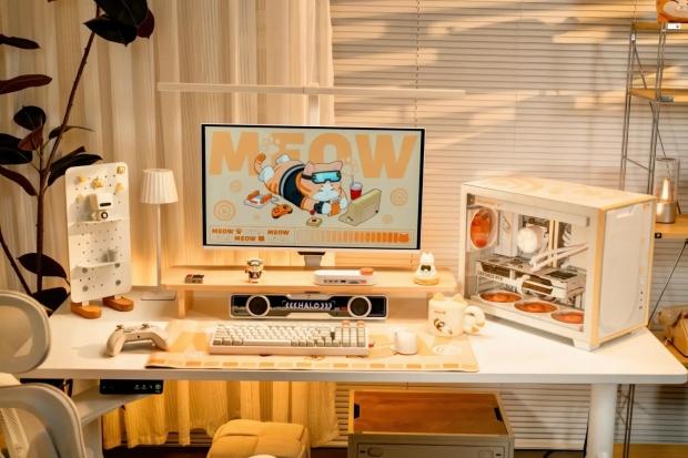 Got a cat? Here's a cat-themed PC case with a power button shaped like a paw 3