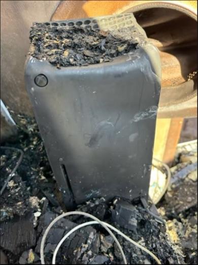 Xbox Series X survives a devastating house fire and still works! 7