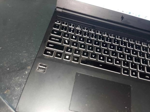 Redditor improves his gaming laptop temps by 15C simply by changing the table 1