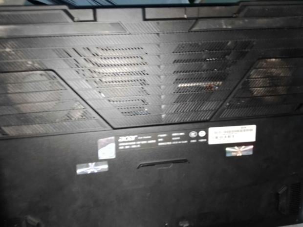 Redditor improves his gaming laptop temps by 15C simply by changing the table 3