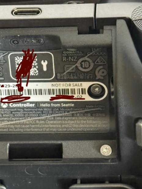 Xbox Elite Series 3 controller gets leaked with a built-in screen, quickly gets taken down 4