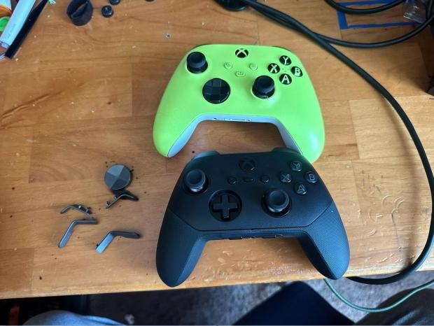Xbox Elite Series 3 controller gets leaked with a built-in screen, quickly gets taken down 6