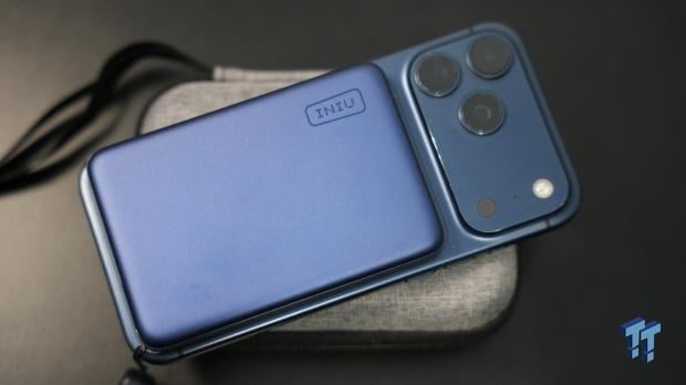 10,000mAh and 25W wireless charging have been squeezed into a 0.5-inch power bank 10