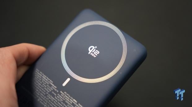 10,000mAh and 25W wireless charging have been squeezed into a 0.5-inch power bank