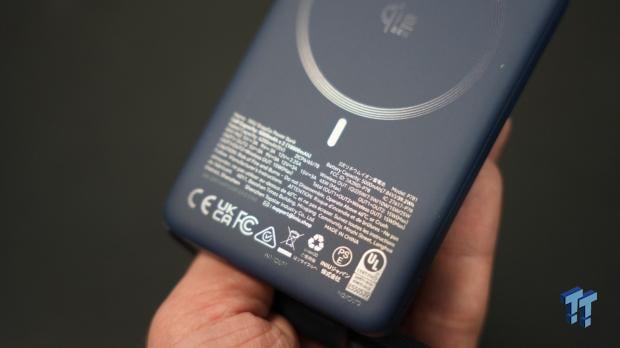 10,000mAh and 25W wireless charging have been squeezed into a 0.5-inch power bank 4