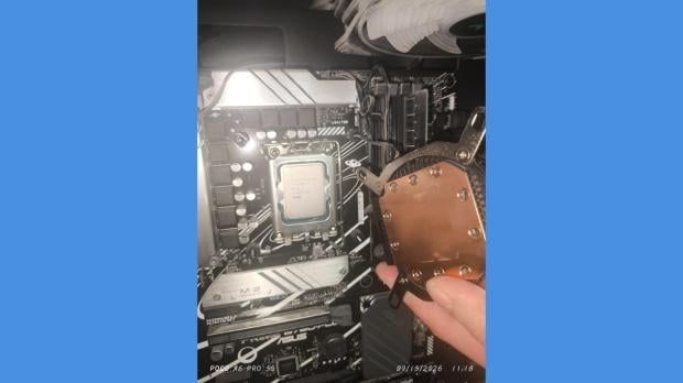 Redditor discovers the CPU they were using for three years had no thermal paste, image credit: Reddit/MohakAoki.
