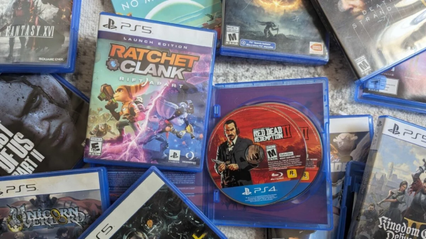 Сюхэй Ёсида и Адам Бойс повторили знаменитый мем PlayStation об обмене дисками Сюхэй Ёсида и Адам Бойс повторяют знаменитый мем PlayStation без дисков