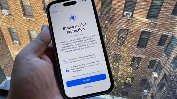 Hidden iOS code shows Apple testing an automatic anti-theft lock for iPhones