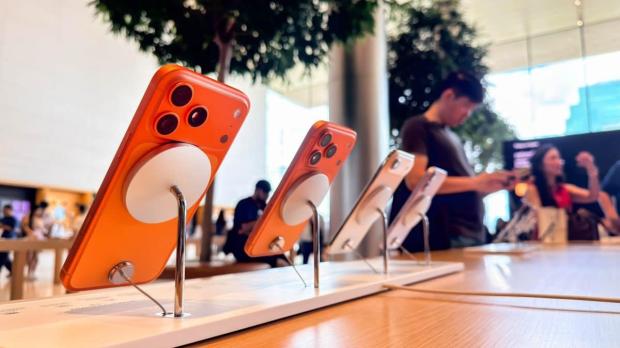 Hidden iOS code shows Apple testing an automatic anti-theft lock for iPhones 2