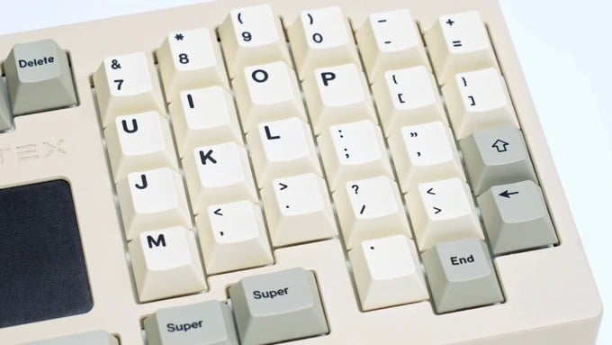 The Vantex V1 puts a touchpad in the middle of a split mechanical keyboard
