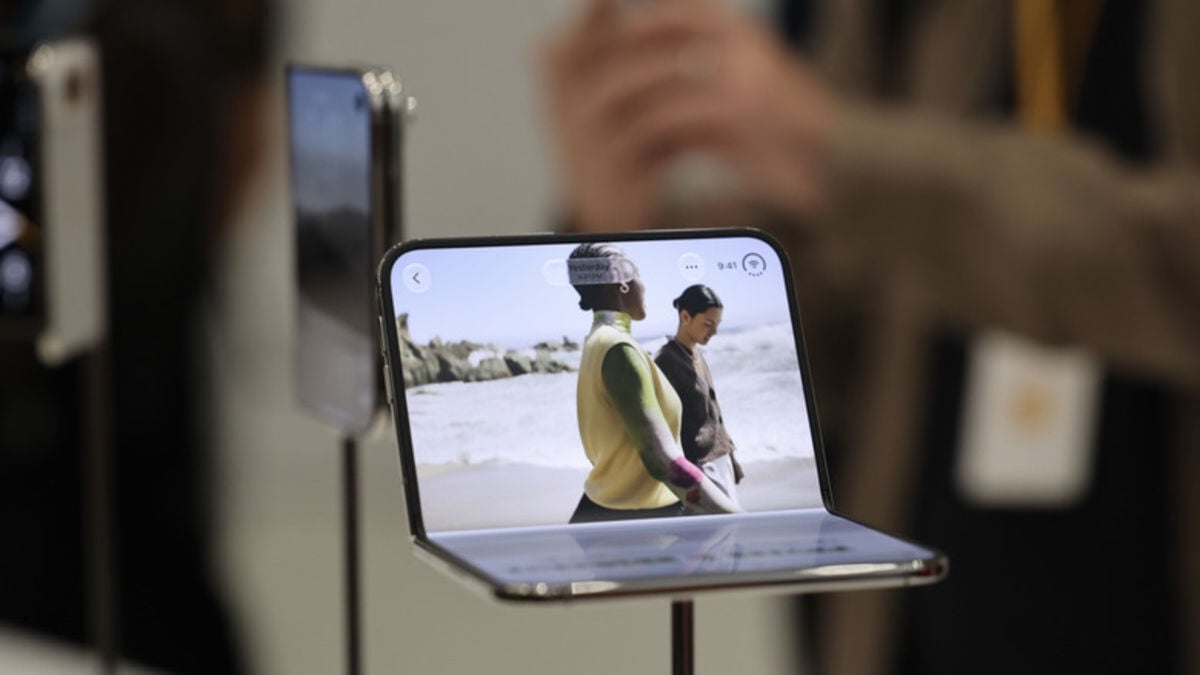 Everyone is folding Apple's iPhone Duo until something breaks, and the results are all over the place